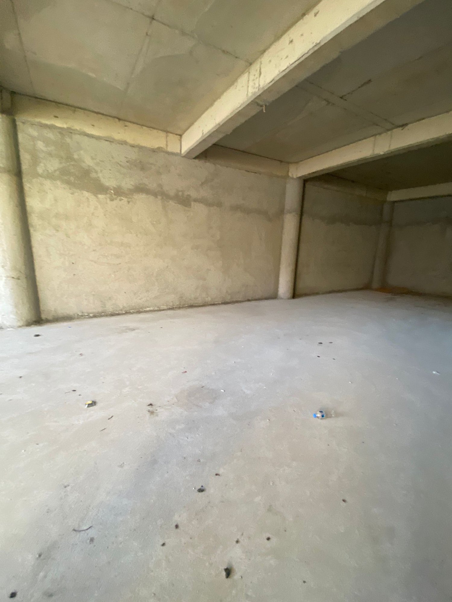 Bahadır Eczanesi uygulama öncesi ham betonarme iç mekân